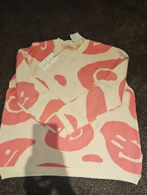 MOON & MADISON Cream and Pink Patterned Crewneck Sweater